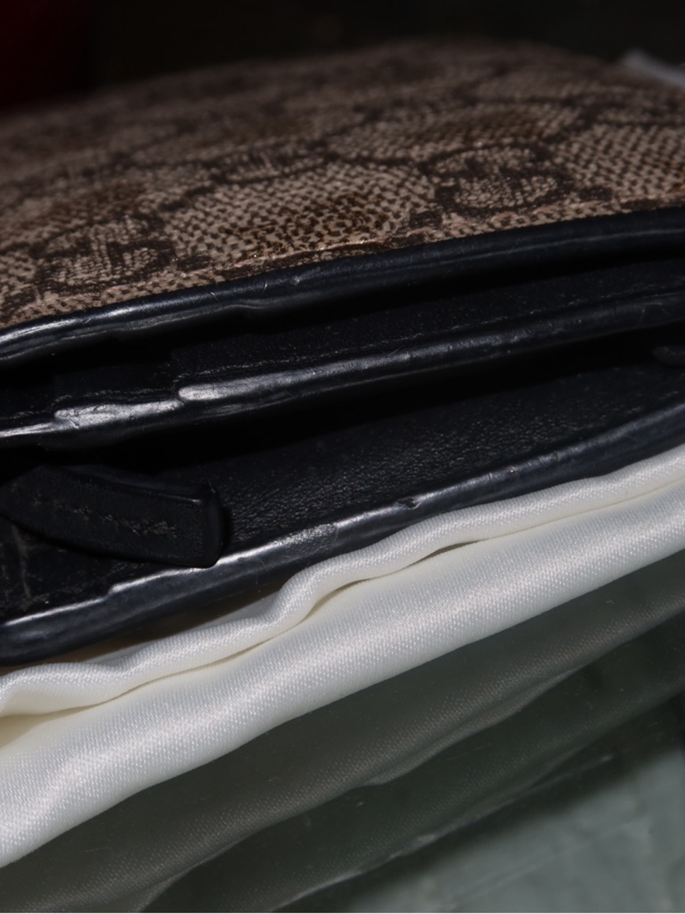 Gucci Animalier Bee GG Monogram Wallet - Picture 4 of 16